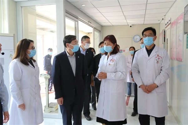 通用技術(shù)集團(tuán)總經(jīng)理、黨組副書記陸益民到通用醫(yī)療西安醫(yī)院調(diào)研(圖2)